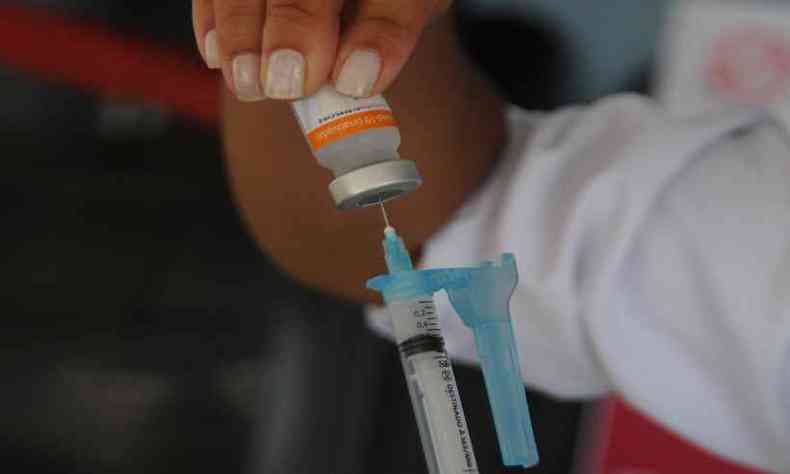 A liminar dispensou a Anamages de pedir autorizao de importao das vacinas para a Anvisa (foto: Juarez Rodrigues/EM/D.A Press)