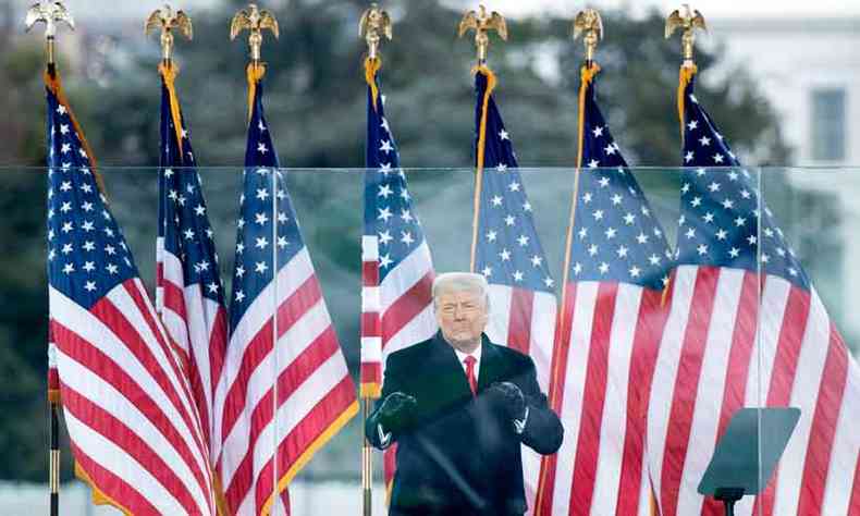 Isolado, mas com uma legio de seguidores, Donald Trump flertou com o autoritarismo de outros lderes(foto: Brendan Smialowski/AFP)