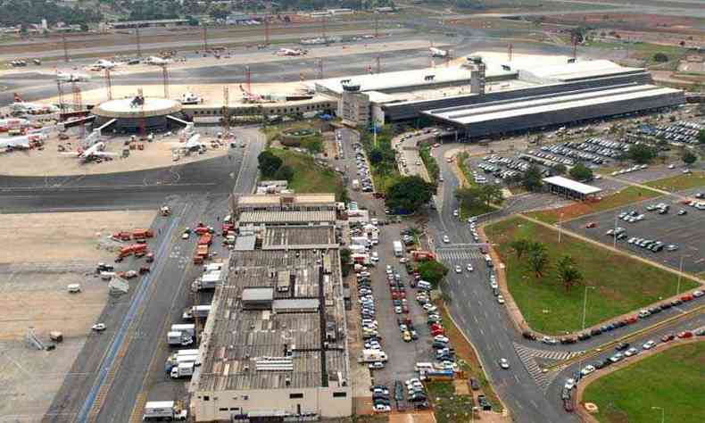 Vista area do Aeroporto Internacional Presidente Juscelino Kubitschek, em Braslia(foto: Breno Fortes/CB/D.A Press)