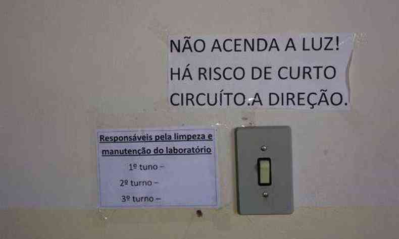 Interruptor com defeito em uma instituio de ensino em Fama, no Sul de Minas(foto: TCE-MG/Divulgao)
