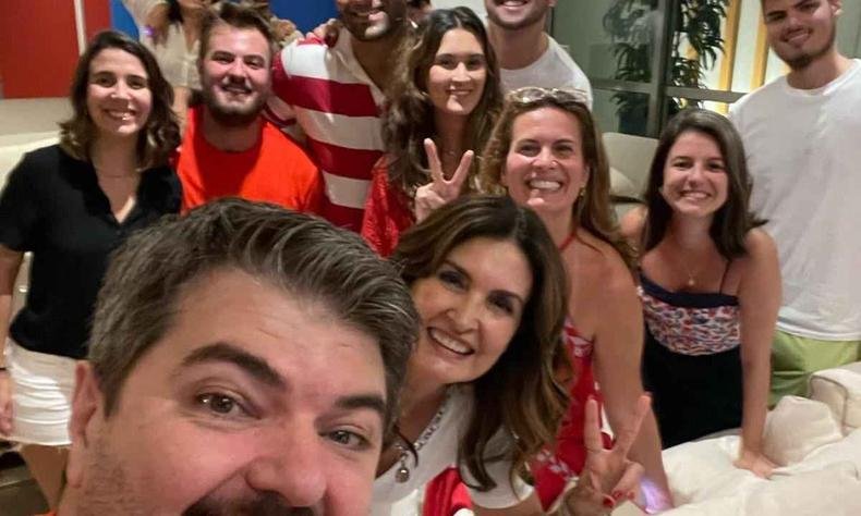 Fatima e amigos em comemorao a vitoria de lula