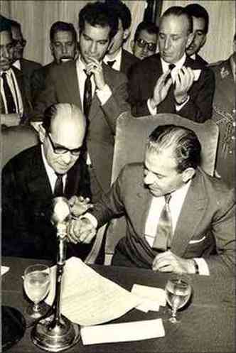 O primeiro-ministro Tancredo Neves e o presidente Joo Goulart na solenidade de fundao da Eletrobrs, em junho de 1962(foto: Joo de Almeida/O Cruzeiro/EM - 26/06/1962)