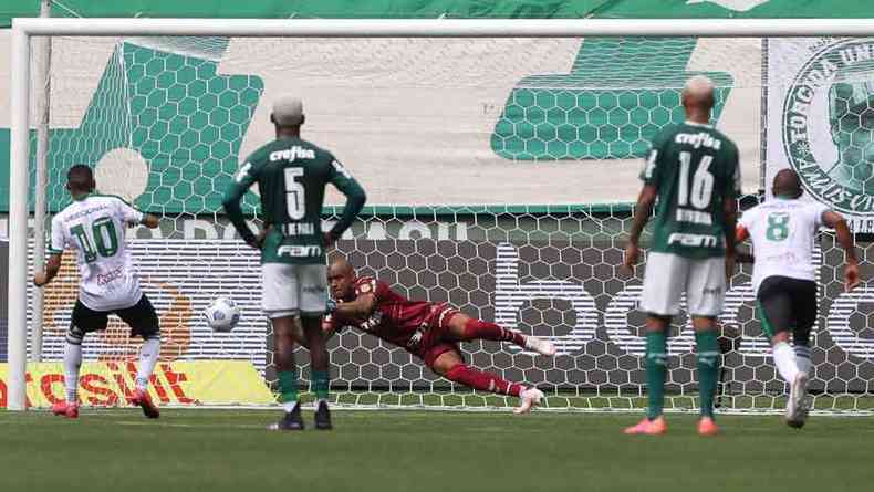 Na trgica derrota para o Palmeiras, em que o Amrica fazia um timo jogo, Ademir desperdiou a chance de encaminhar nossa vitria(foto: CSAR GRECO/DIVULGAO)