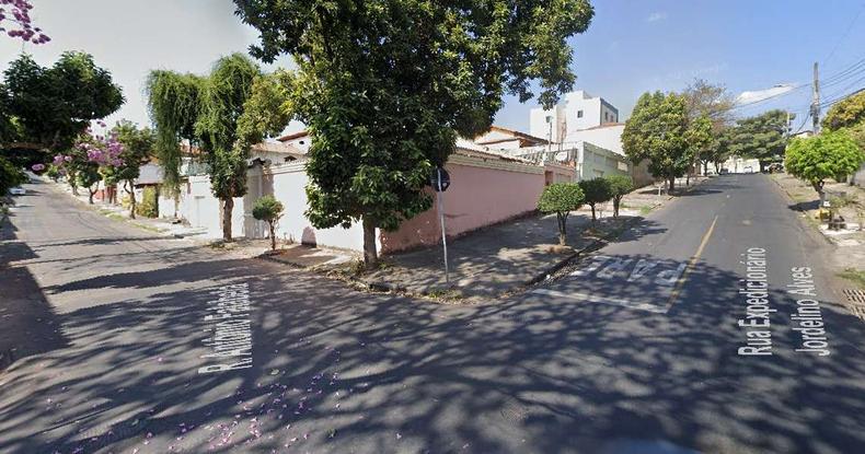 Cruzamento entre as ruas Antnio Falabela e Expedicionrio Jordelino Alves, no bairro Santa Terezinha