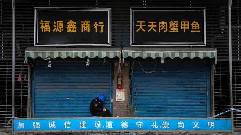 Primeiros casos da covid-19 foram relacionados a possveis transmisses no mercado de Huanan, em Wuhan(foto: Getty Images)