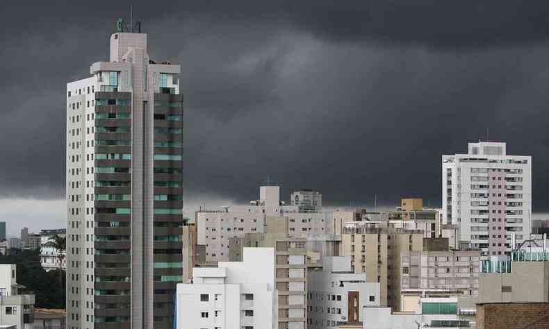 Nuvens escuras sobre Belo Horizonte