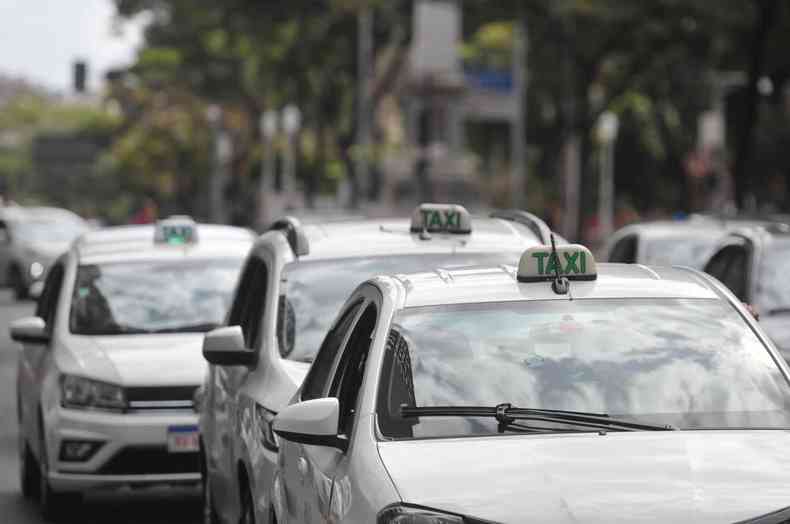 Taxi na Avenida Afonso Pena, no Centro de BH