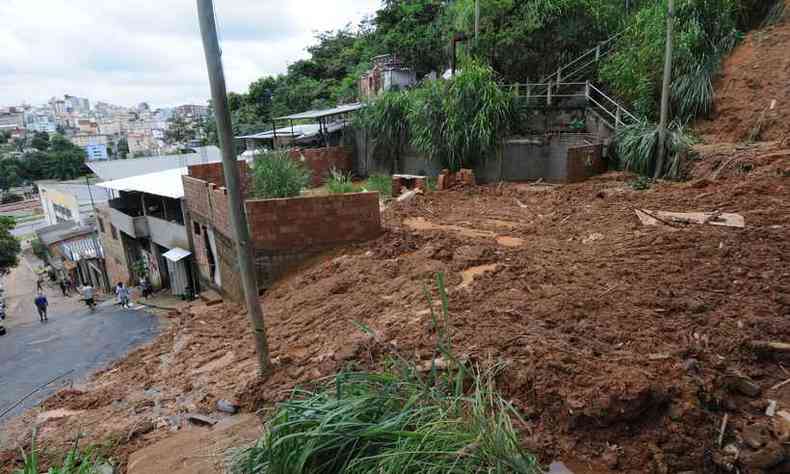 Em Belo Horizonte, moradias tambm foram atingidas por desmoronamentos(foto: 26/01/2020 - Juarez Rodrigues/EM/D.A Press)