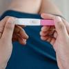 Por que mulheres não deveriam esperar 3 meses para anunciarem gravidez