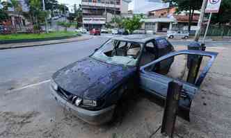 Veculo abandonado na Regio Leste  preocupao extra para moradores(foto: Euler Jnior/EM/DA Press)