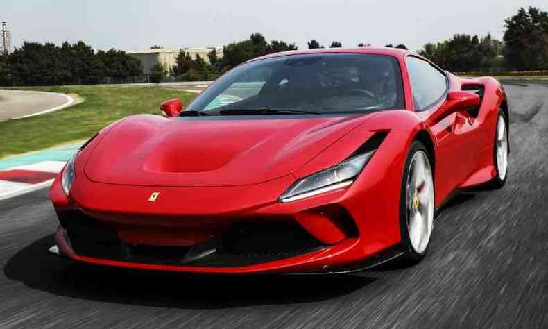 O IPVA 2021 mais caro  de uma Ferrari F8 Tributo 2020, cujo proprietrio dever pagar R$ 119.334,78(foto: Reproduo)