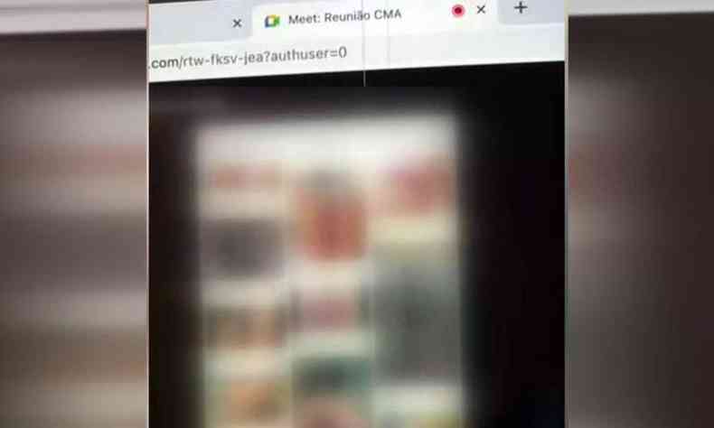 Quatro pessoas desconhecidas pediram para participar da reunio sem se apresentar ou abrir a cmera(foto: Reproduo/Redes sociais)
