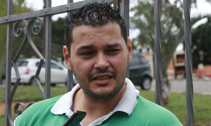 Rafael Santana, que trabalha de madrugada, não chegou a tempo na PUC(foto: Edésio Ferreira/EM/DA Press) Rafael Santana, que trabalha de madrugada, não chegou a tempo na PUC(foto: Edésio Ferreira/EM/DA Press)