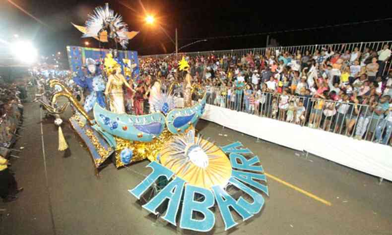 Desfile de escola de samba de Uberlndia em 2016