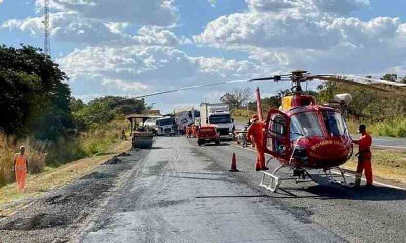 Helicptero Arcanjo do Corpo de Bombeiros transportou vtima ferida(foto: Corpo de Bombeiros/EM/D.A. Press)