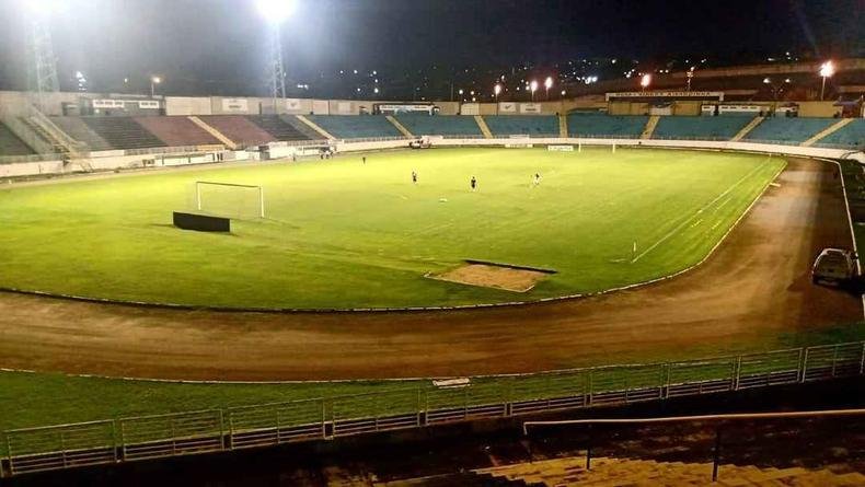 Est�dio Dilzon Melo foi o palco da primeira partida da final. Decis�o do campeonato ser� no Uberab�o, no Tri�ngulo Mineiro