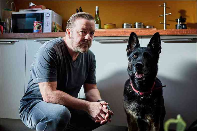 Na nova srie da Netflix, o vivo Tony desiste do suicdio por causa de seu cachorro(foto: Netflix/divulgao)