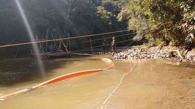 Garimpeiros estavam em rea usada para a extrao ilegal de ouro(foto: Polcia Militar MG/Divulgao)