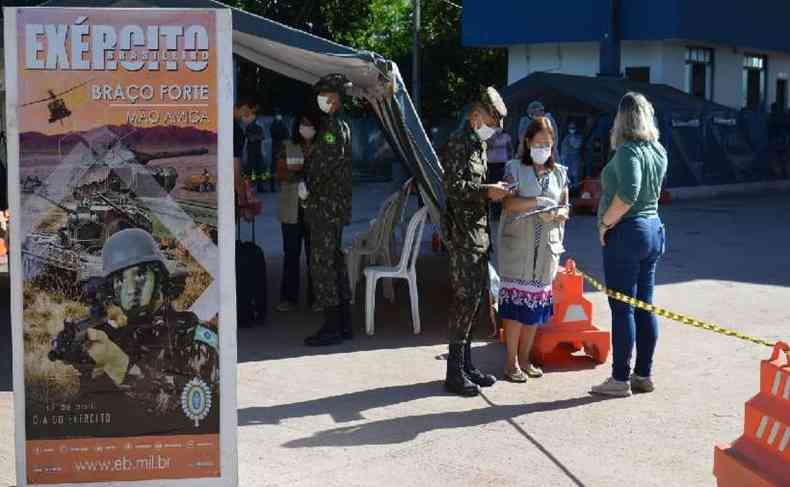 Militares do Exrcito trabalharam na repatriao de mais de 6.500 brasileiros que vieram da Bolvia por causa da pandemia(foto: 18 Brigada de Infantaria de Fronteira/Divulgao)