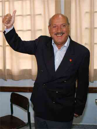 Senador Luiz Henrique da Silveira (PMDB/SC) aps votar, em 2014(foto: Diego Redel /Dirio Catarinense)