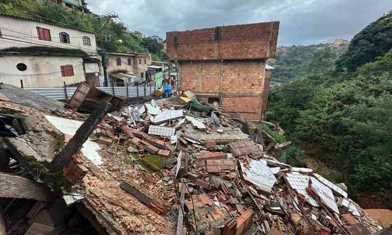 Casas desabam no bairro Taquaril