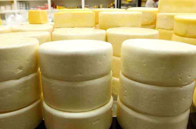 Antes da lei, apenas o queijo minas artesanal de casca lavada tinha embasamento legal para ser produzido no estado(foto: Jair Amaral/EM/D.A press)