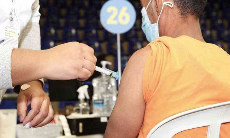 Pblico geral de 38 anos vai comear a ser convocado para imunizao em Uberlndia(foto: PMU/p10Luz/Divulgao)