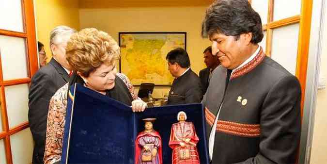 Dilma Rousseff recebeu presente do presidente da Bolvia, Evo Morales(foto: Roberto Stuckert Filho/PR)