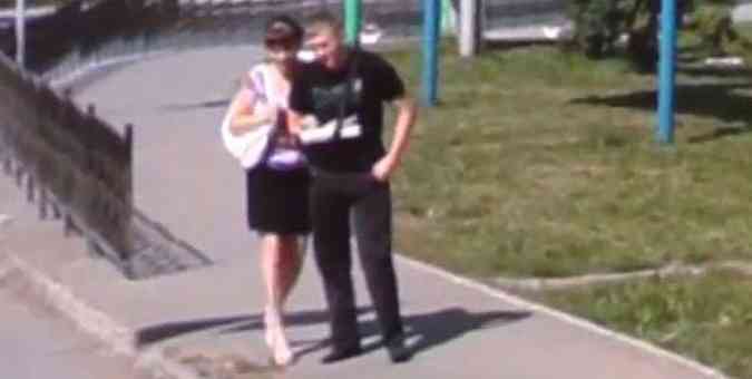 Noivo flagrado ao lado de ex-namorada em um site de localizao de endereos na Rssia(foto: Reproduo internet / Yandex Panorama)