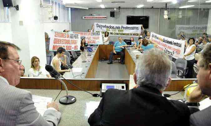 Servidores da Lei 100 fizeram vrias reunies na Assembleia em busca de direitos, como a volta da licena mdica(foto: Willian Dias)