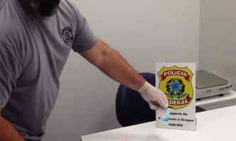 Testes realizados pela Polcia Federal deram positivo para cloridrato de cocana(foto: Polcia Federal/Divulgao)