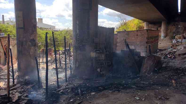Incêndio destrói barracões no bairro Andiroba