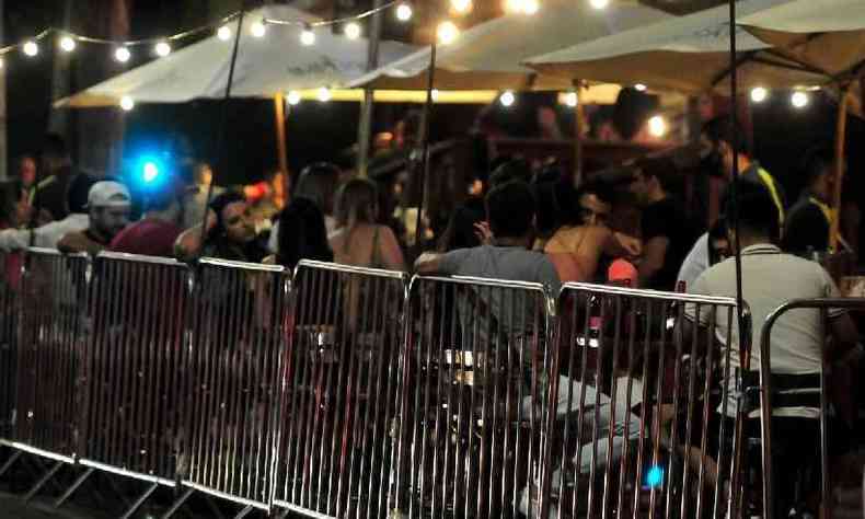 Reportagem flagrou grande movimento nos bares do Sion na noite deste sábado (4/9)(foto: Ramon Lisboa/EM/D.A Press)