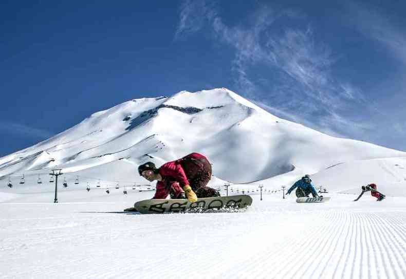 Para os esquiadores experientes, as pistas do Centro de Esqui de Corralco so as melhores para a prtica do esporte (foto: Corralco/Divulgao)
