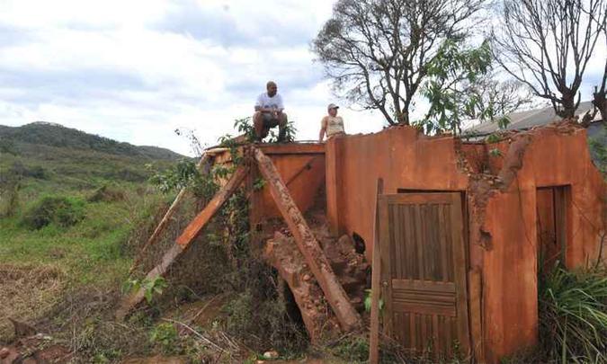 Moradores na cidade-fantasma que se tornou Bento Rodrigues: força-tarefa denuncia lentidão e abusos (foto: Jair Amaral/EM/DA Press - 5/11/2017) Moradores na cidade-fantasma que se tornou Bento Rodrigues: força-tarefa denuncia lentidão e abusos (foto: Jair Amaral/EM/DA Press - 5/11/2017)