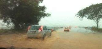 Houve ponto de alagamento na Avenida Ant�nio Carlos, na altura da Barragem da Pampulha (foto) e no Complexo da Lagoinha(foto: Jo�o Henrique do Vale/EM/D.A.Press)