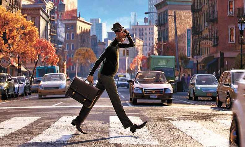 Joe Gardner, o primeiro protagonista negro de um filme da Disney/Pixar, redescobre a vida nas ruas de Nova York(foto: Disney/Pixar/divulgação) cena do documentário soul mostra personagem andando na rua
