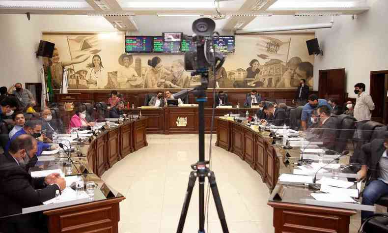 Plenrio da Cmara Municipal de Uberaba durante votao do projeto que concede reajuste aos vereadores