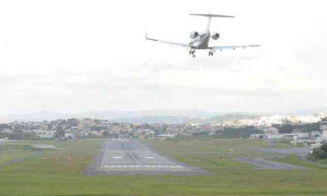 A volta dos grandes voos para a Pampulha  objeto de polmica com a populao(foto: Tlio Santos / EM / D.A. Press)