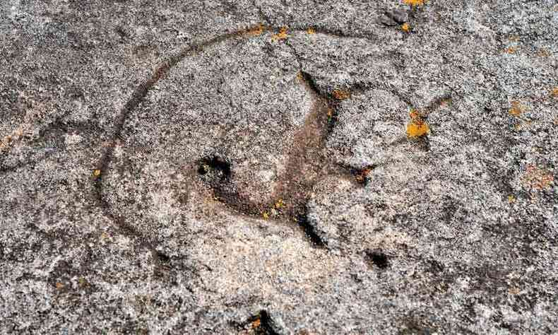 No detalhe, o F gravado em pedra marca o local, segundo a tradio.(foto: TLIO SANTOS/EM/D.A PRESS)