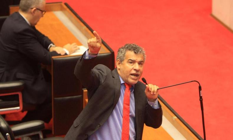 Doutor Jean Freire, deputado estadual, discursa no plenrio da Assembleia de Minas