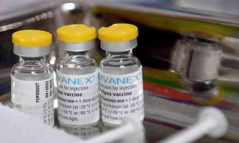 frascos de vacina para varola dos macacos