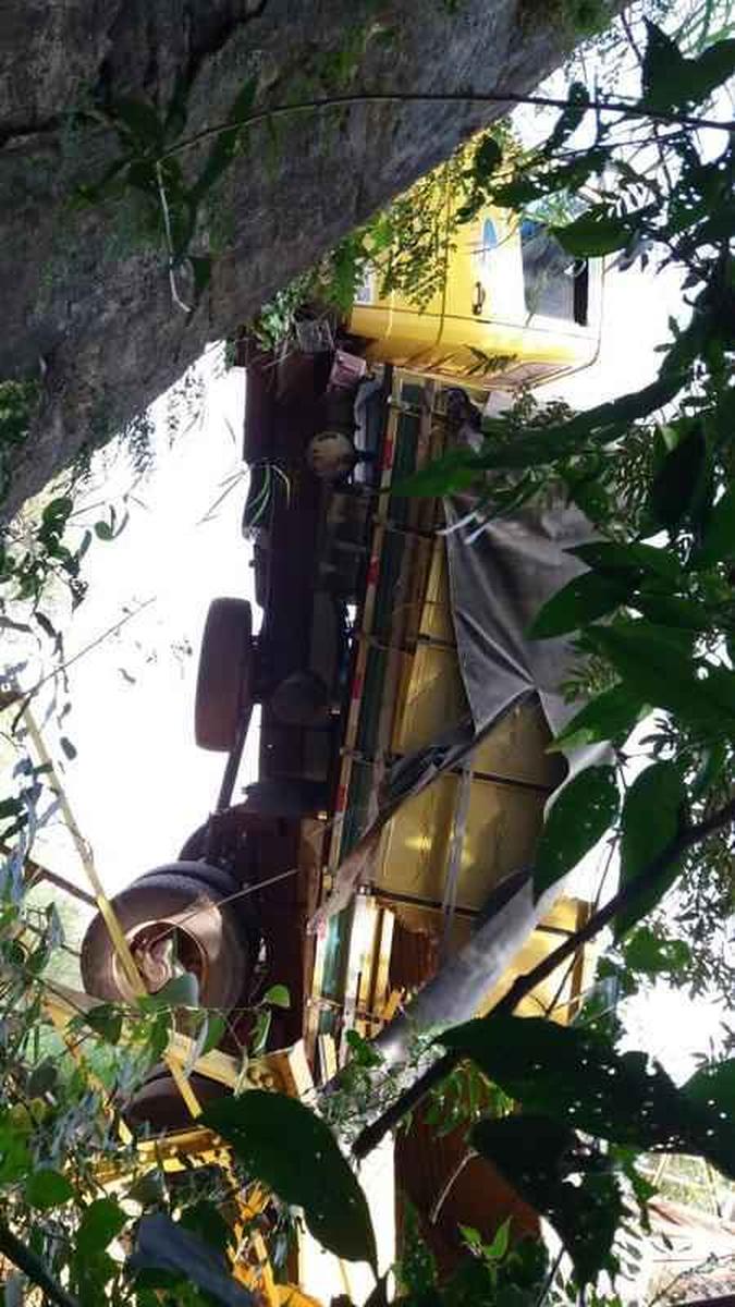 Acidente ocorreu na tarde de quinta-feira. O caminhão, no entanto, segue no local. Perícia e Defesa Civil estão na cidade para avaliar a situação do local Prefeitura de Turvolândia/ Divulgação Acidente ocorreu na tarde de quinta-feira. O caminhão, no entanto, segue no local. Perícia e Defesa Civil estão na cidade para avaliar a situação do local Prefeitura de Turvolândia/ Divulgação